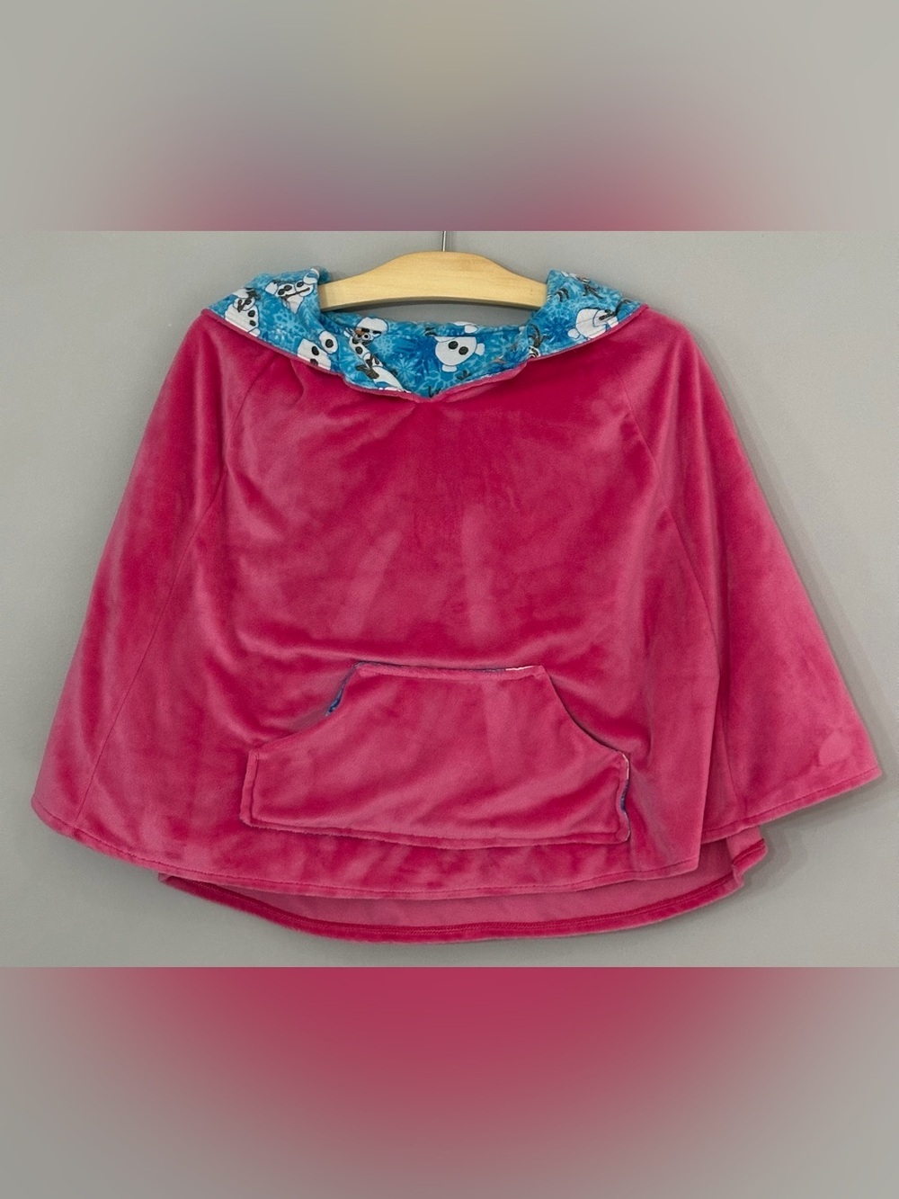 Girls Hooded Poncho w/Front Pocket (shoulder to shoulder approx 17in)
